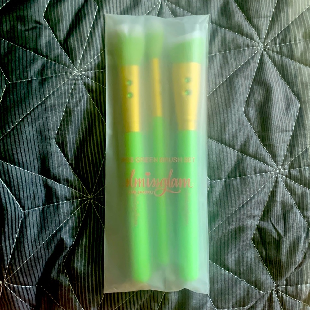 Slmissglam Makeup Brush Set Green Trio 3 Pc Blend Blush Contour NEW in Package